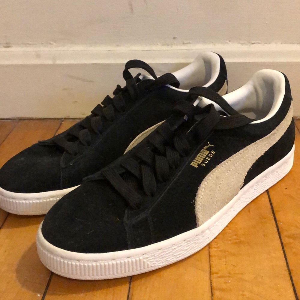 Black Suede Classic Metal Badge Puma Sneaker